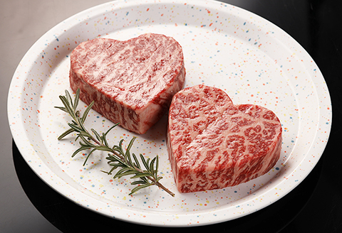 飛騨牛ハートステーキ （100g×2枚）最高級 国産 牛肉 ブランド牛 和牛 冷凍配送 ギフト 贈答 お祝い ご結婚 記念日 【22-35】