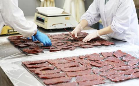 【隔月 定期便 6回】飛騨味職人「おさだ食品 定期便」（飛騨牛ローストビーフ＆飛騨牛干し肉）牛肉 飛騨牛 贈答 ギフト 隔月配送【57-D】