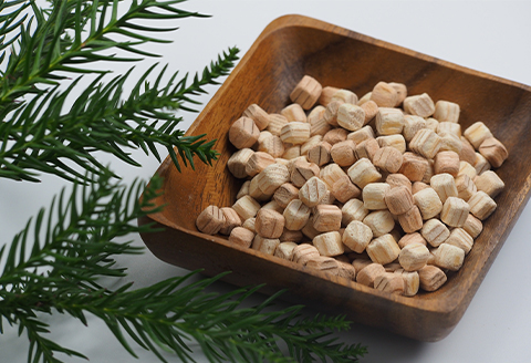 杉が香る「杉チップ（2L）」杉枕の補充用、アロマ、ガーデニング等に【飛騨フォレスト】【43-5】