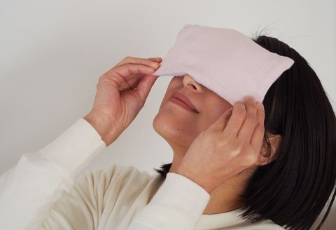 【アースグリーン＆きなり】ひのきチップのアイピロー(ヒノキオイル５ml付) 【温冷タイプ 温活 アロマ リラックス 贈答 プレゼント】【飛騨フォレスト】【43-17【4】】 アースグリーン＆きなり