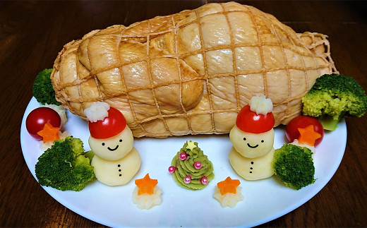 数量限定【クリスマスチキン】≪発送日:2025年12月22日(月)発送≫スモークチキン １個（丸鶏半身分）冷蔵配送 鶏肉 燻製 8000円 飛騨 味職人【57-18】