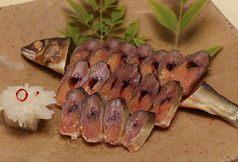 【下呂肴魚】子持ち鮎の粕味噌漬け（1匹×4袋　計4匹） 大人の贅沢 おつまみ 酒の肴 アユ あゆ 【料理茶屋浜木綿】【81-3】 子持ち鮎の粕味噌漬け（1匹×4袋　計4匹）