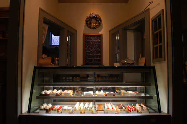 【定期便 3回】下呂のケーキ 定期便 3ヵ月定期便（ジークフリーダ＆atataka＆タカバヤシ）ガトーショコラ チーズケーキ シフォンケーキ バスクチーズケーキ チョコケーキ ギフト 定期便 42000円 岐阜県 下呂市【tc8】