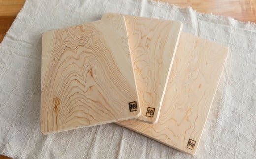 檜（ひのき） まな板 Ｓサイズ（縦 21cm×横 30cm×厚さ 2cm）1枚　ヒノキ カットボード まないた キッチン用品 木【101-1】