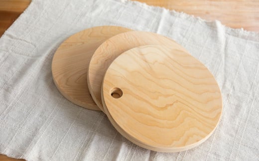 檜 （ひのき）まな板 丸型（約 直径 21cm×厚さ 2cm）1枚　ヒノキ カットボード まないた キッチン用品 木 丸【101-2】