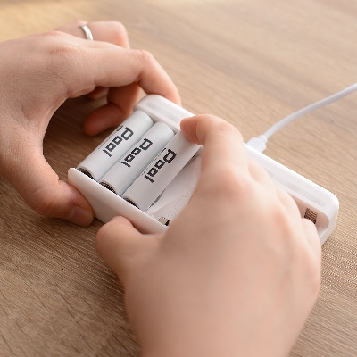 ニッケル水素充電池Pool-プールー(単4形充電池8本+8ポート充電器)セット