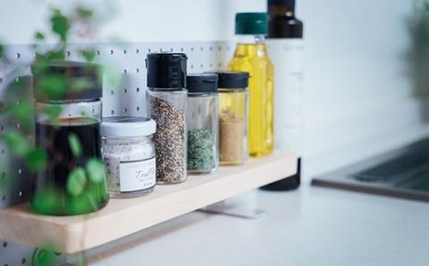 R9 pegboard hinoki stage（キッチン収納）