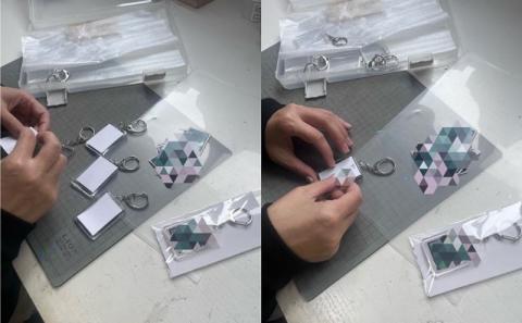 ペットの可愛いお写真をキーホルダーに♪うちの子アクリルキーホルダー（デザインB）【C】ブルー