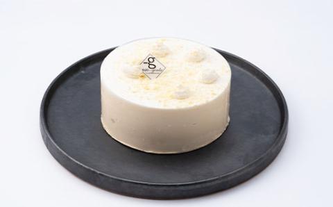 白薔薇「スノーホワイト」のような5層のチーズケーキ糖質オフ(4号サイズ)薔薇の町からお届け【配送不可地域：離島】
