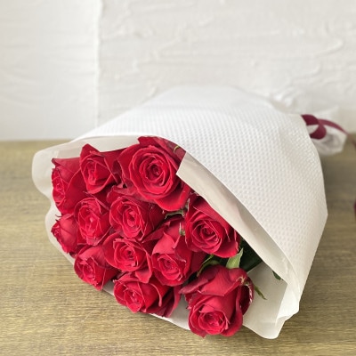 バラの町神戸町【赤いバラ12本の花束】12の誓いのローズブーケ【配送不可地域：離島・北海道・沖縄県・東北・関東・中国・四国・九州】