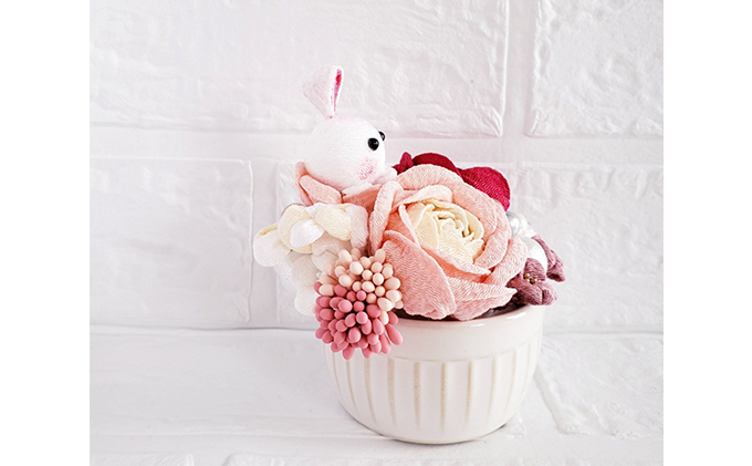 つまみ細工 ココットうさぎ～sweet～ 工芸品 置物 手作り 職人 手仕事 伝統工芸 和風 かわいい インテリア うさぎ バラ 受注生産 つまみ細工工房ちより。 送料無料 岐阜県 安八町