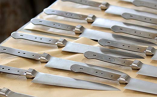 兼秀 オールステンレス鋼製三徳包丁 【サンケントータル】 家庭用包丁 三徳 包丁 ナイフ SUS ステンレス 名入れ加工 カネヒデ KANEHIDE 調理器具 キッチンツール キッチン用品 誕生日 プレゼント ギフト 父の日 母の日 敬老の日 記念日 卒業式 入学式 お祝い 贈答 岐阜県 坂祝町 さかほぎ F6M-243