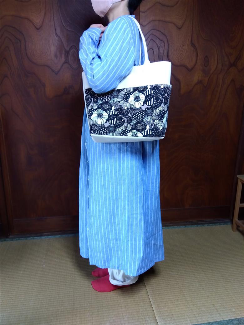 布かばん カルイオモイ トートバッグ 花柄 黒 ベージュ 総裏地 外ポケット 内ポケット