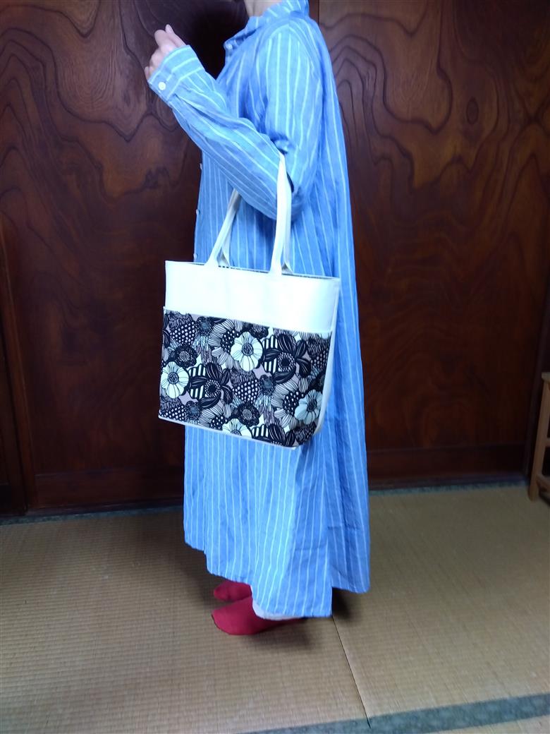 布かばん カルイオモイ トートバッグ 花柄 黒 ベージュ 総裏地 外ポケット 内ポケット