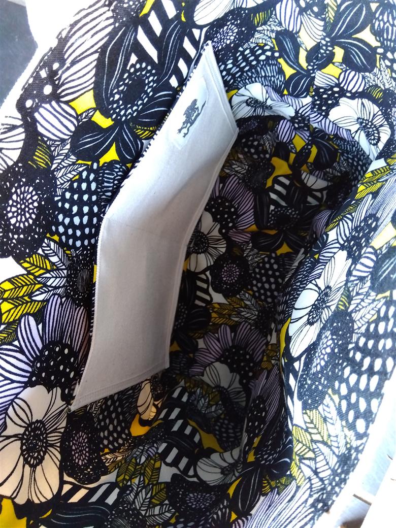 布かばん カルイオモイ トートバッグ 花柄 黒 黄色 総裏地 外ポケット 内ポケット