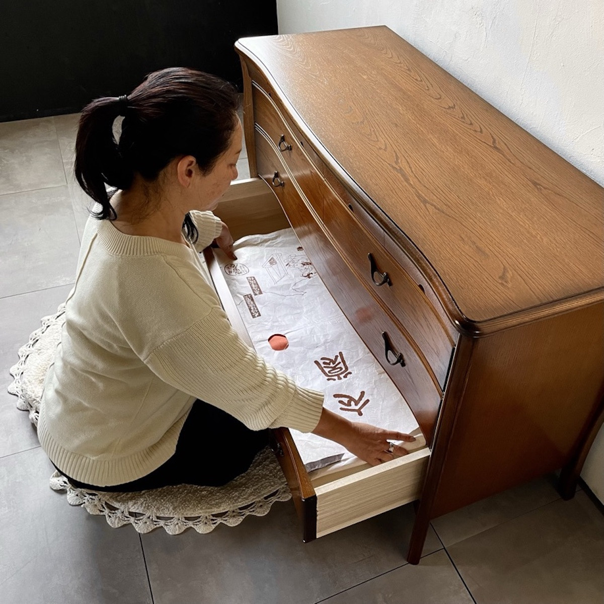 松永工房 Continue リビングチェスト オフィシャル限定品 アンティークカラー  クラシック エレガント インテリア アンティーク調家具 木製 チェスト ねこ脚 タンス 収納家具 収納 カンティーニュ 寝室 ロータイプ【配送不可：沖縄・離島】