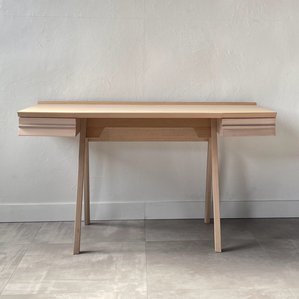 松永工房 MASTER PIECE デスクＮ135 ナチュラルカラー モダンテイスト シンプルデザイン 木製 デスク オフィス ホームユース 書斎 パソコンデスク 北欧モダン ワークペース マスターピース【配送不可：沖縄・離島】