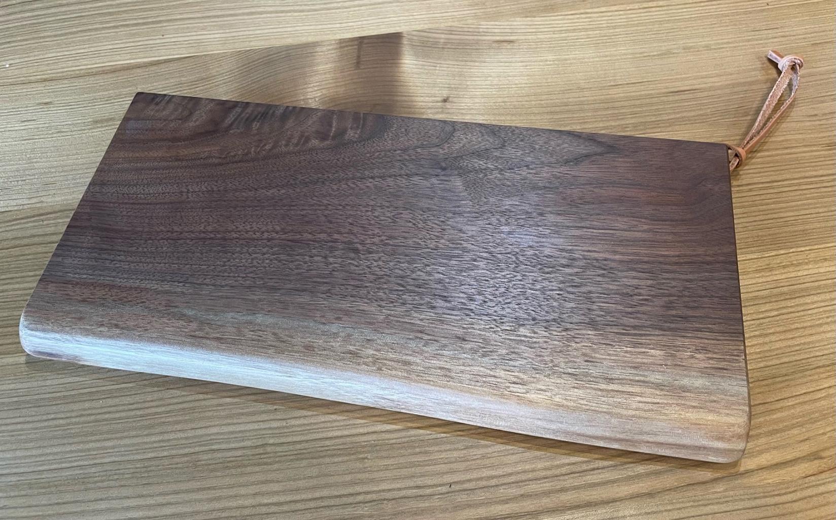 キャンピング カッティングボード 木製（ウォールナット）まな板 アウトドア用品 キャンプ 料理 調理道具□