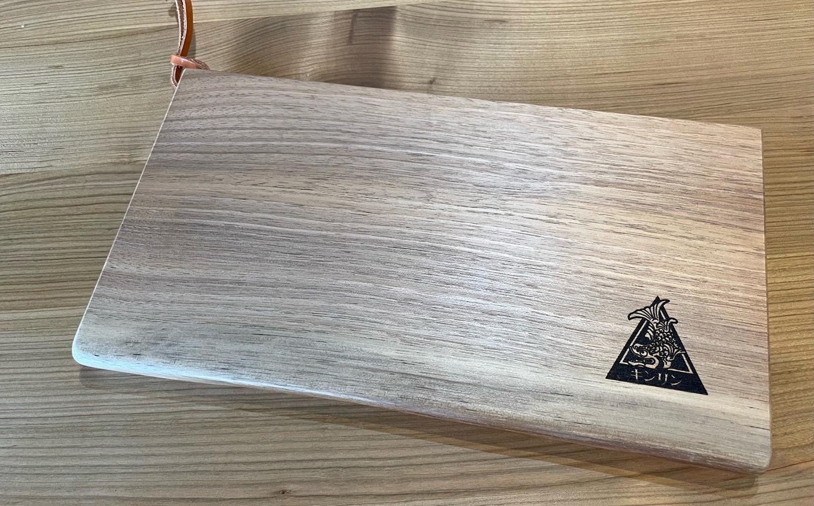 キャンピング カッティングボード 木製（クルミ）まな板 アウトドア用品 キャンプ 料理 調理道具□