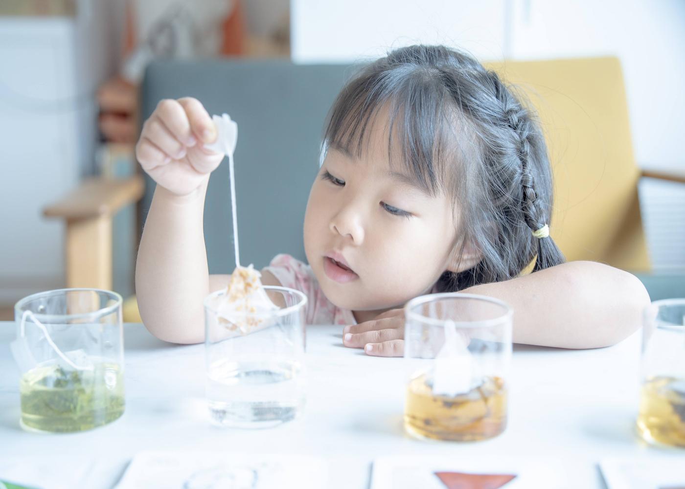 「こどものオチャ」ギフトセット　（3種入り×2個　6種入り×1個）□