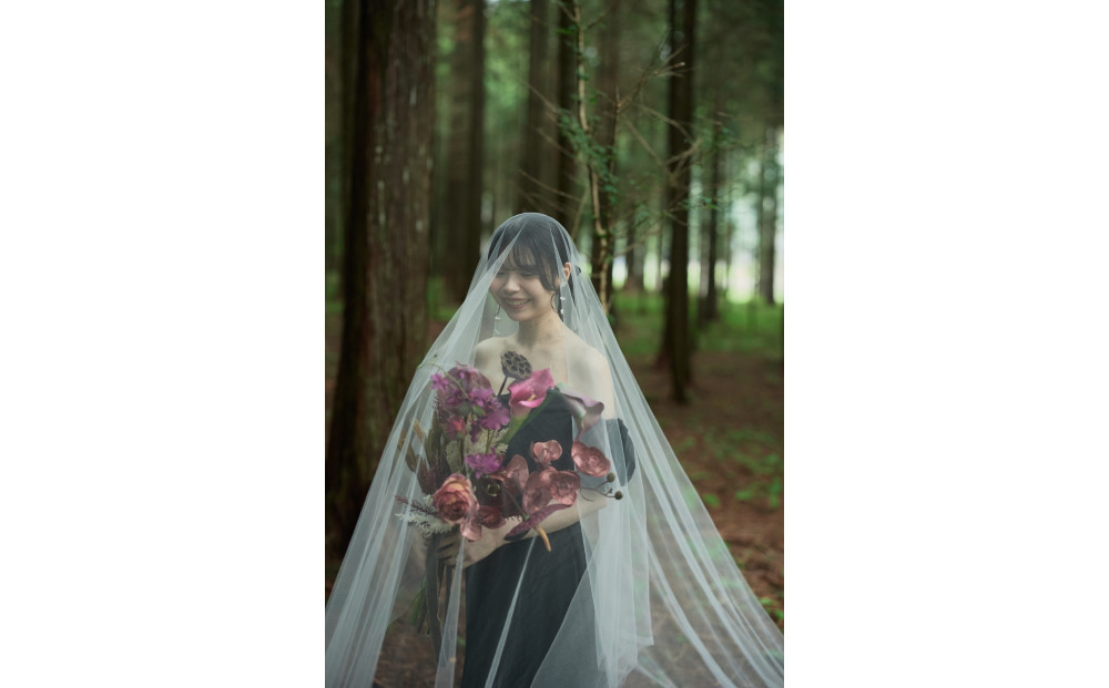 森の中のウェディングフォト
