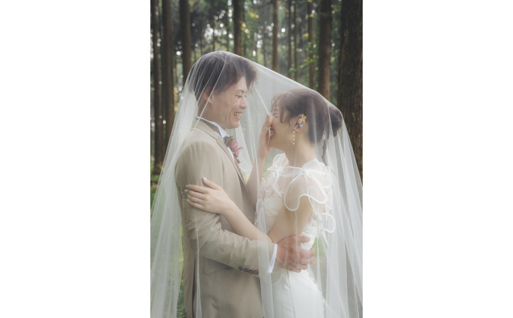 森の中のウェディングフォト