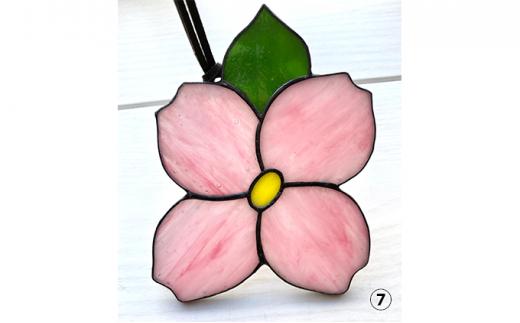 【ステンドグラス】キュートなオーナメント（07:ハナミズキ）□