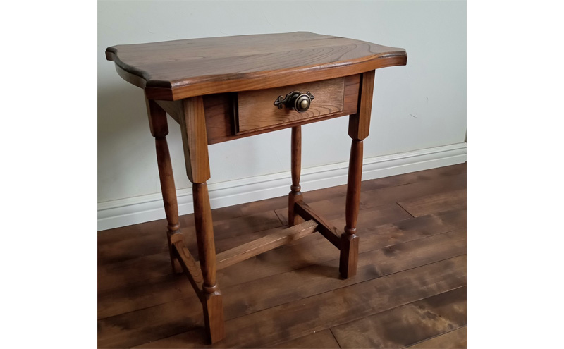 ちょっとおしゃれなサイドテーブル【配送不可：沖縄県・離島】家具 机 木製 ケヤキ