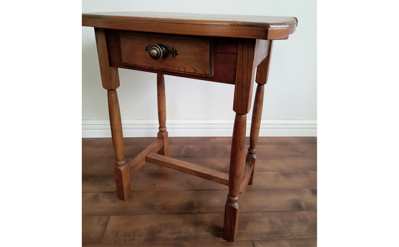 ちょっとおしゃれなサイドテーブル【配送不可：沖縄県・離島】家具 机 木製 ケヤキ