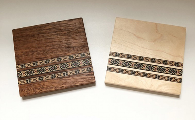 ウッドモザイク入り木製コースター（メイプル／マホガニー）
