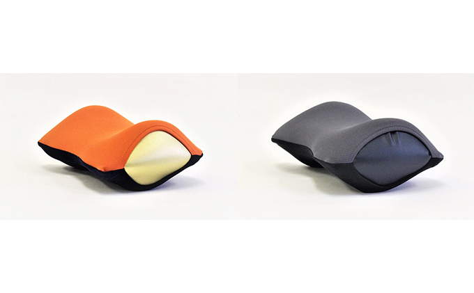 旅行用負担軽減枕 首をやさしく包み込む 浜松産ネックピロー「ネックラック」2個セット（オレンジ×ネイビー1＆Dグレー×ブラック1）