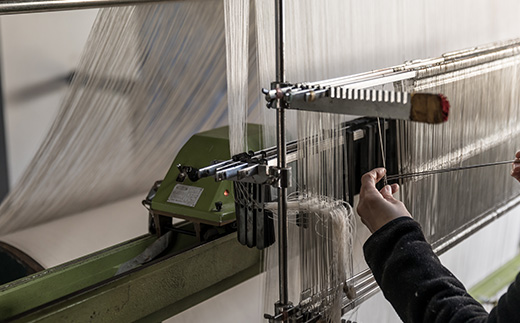 ボディバッグ Weave wind- 吹く風に（ブラック × パープル）古橋織布 織物職人が作る上質な肌ざわりのバッグ 遠州織物 ユニセックス 男女兼用 1点物 ペイント おしゃれ シャトル織機 浜松市