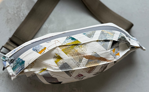 ボディバッグ Weave tide- 潮汐（イエロー × ブルー）古橋織布 織物職人が作る上質な肌ざわりのバッグ 遠州織物 ユニセックス 男女兼用 1点物 ペイント おしゃれ シャトル織機 浜松市