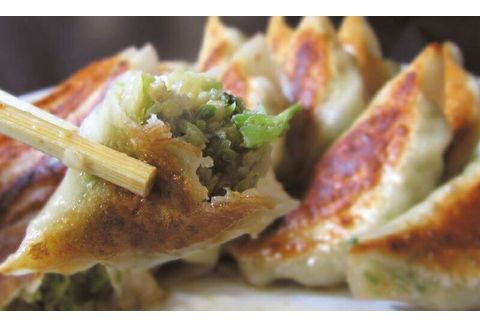 餃子 冷凍餃子 63個 21個入り× 3箱 手作り 老舗 一番亭 モチモチ 皮 野菜 豚肉 晩ごはん 家族 お裾分け 弁当 惣菜 お取り寄せ 家庭用 冷凍食品 中華 おかず 夕食 餃子パーティー 冷凍 ギョウザ ぎょうざ ジューシー フレッシュ 新鮮 うまみ 贅沢 自社製 手仕込み 水餃子 焼き餃子 パリパリ もちもち 三島市 静岡県