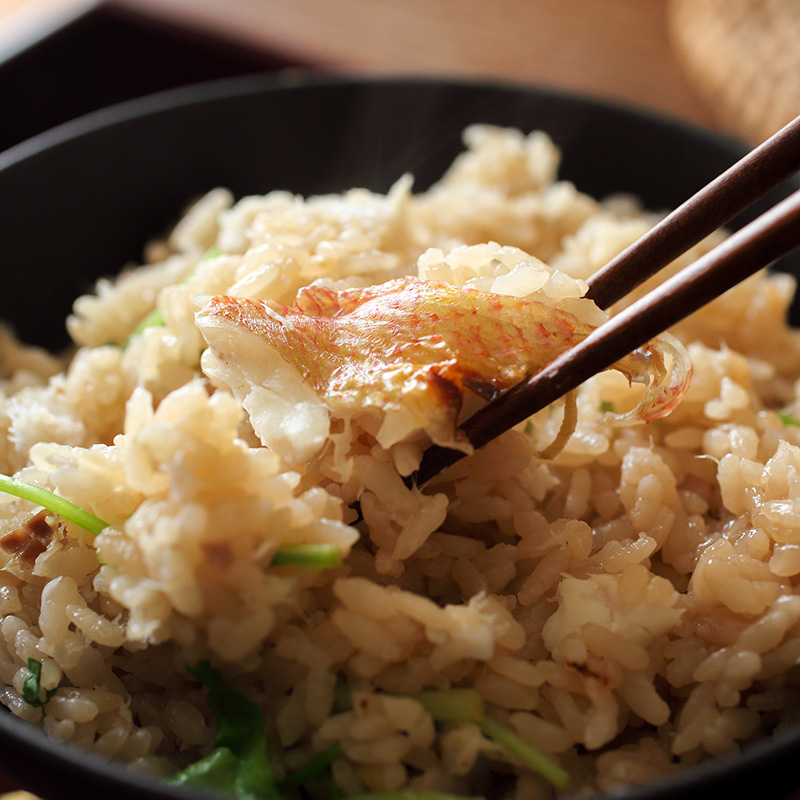 真鯛 あら汁 4食セット 魚料理 鯛料理 海の幸 本格 職人 調理 真空パック 簡単 温めるだけ 即席 レトルト 和食 贈り物 ギフト お取り寄せ グルメ 600g×4袋 たい タイ 鯛 魚介 煮物 おかず 惣菜 冷凍食品 おつまみ 晩酌 鍋 宅飲み おうちごはん 静岡グルメ 三島市 静岡県