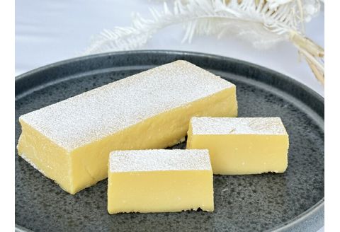 ガトーショコラ フロマージュ スイーツ お菓子 デザート 白い ホワイトチョコレート クリームチーズ チーズケーキ しっとり 濃厚 ALBEDO アルベド 洋菓子 チョコレートケーキ ケーキ バレンタイン ギフト プレゼント 贈り物 190g グルテンフリー 小麦対応 発酵バター 北海道産 朝産み卵 けさたま 純白 特別な日 隠れた看板商品 まろやか 口当たり コク 甘み