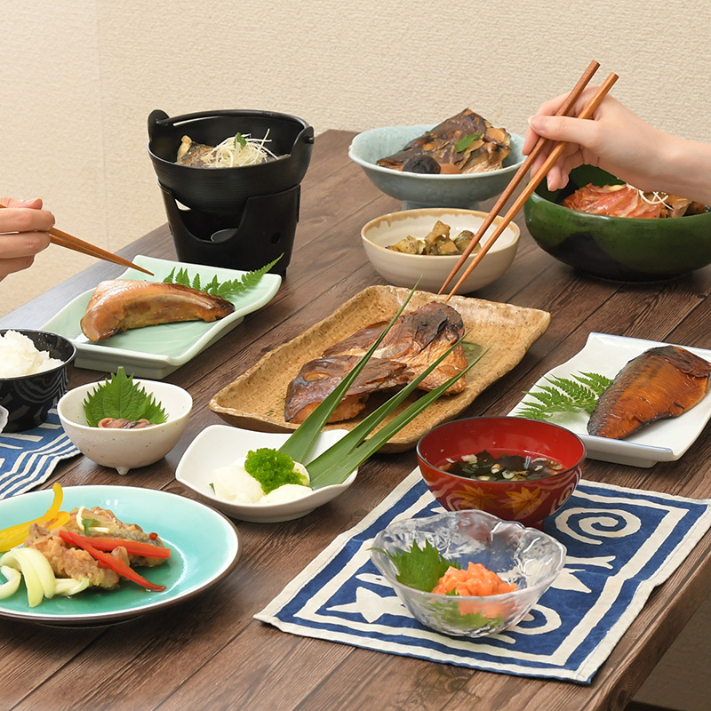 真鯛 あら汁 4食セット 魚料理 鯛料理 海の幸 本格 職人 調理 真空パック 簡単 温めるだけ 即席 レトルト 和食 贈り物 ギフト お取り寄せ グルメ 600g×4袋 たい タイ 鯛 魚介 煮物 おかず 惣菜 冷凍食品 おつまみ 晩酌 鍋 宅飲み おうちごはん 静岡グルメ 三島市 静岡県