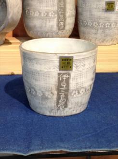 三島産 大房氏 伊豆三島暦 手蕎麦猪口 1個 陶器 手作り 逸品 コップ 湯呑 おしゃれ 和風 工芸美 贈答用 プレゼント そば猪口 小鉢 お湯呑み 酒カップ 伝統工芸 陶芸 ギフト 贈り物 インテリア 食器 うつわ 口径 8cm 高さ 7cm 三島市 静岡県