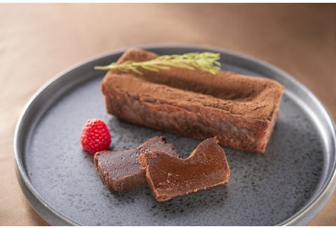 至高 ガトーショコラ スイーツ お菓子 ケーキ デザート ショコラ 濃厚 味わい ALBEDO アルベド チョコレート ギフト プレゼント 贈り物 高級 洋菓子 手作り 濃厚チョコ ビター 甘さ控えめ 贅沢 絶品 人気 おすすめ 専門店 215g 究極 絶妙 焼き加減 逸品 クーベルチュール 華やかな香り 優雅 口どけ 余韻 美味しい カカオ 発酵バター 朝産み卵