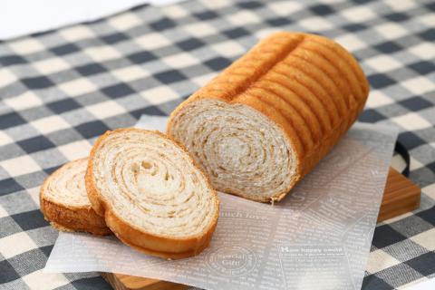 0010-09-01  朝霧高原 まかいの牧場 特選ギフト 牛乳 ヨーグルト チーズケーキ パン ノンホモ 生乳 100% 低温殺菌 乳製品 セット