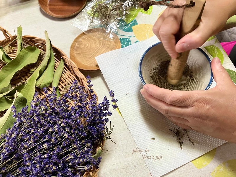 0024-102-01 富士山に育まれた植物のフラワーセラピー付 バスソルト＆石けん作り体験 TERA'S FUJI テラスフジ