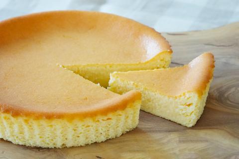 0010-09-01  朝霧高原 まかいの牧場 特選ギフト 牛乳 ヨーグルト チーズケーキ パン ノンホモ 生乳 100% 低温殺菌 乳製品 セット