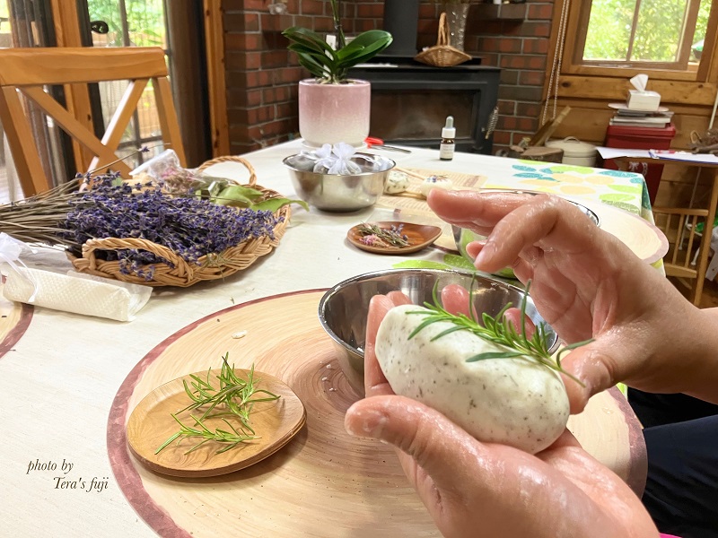 0024-102-01 富士山に育まれた植物のフラワーセラピー付 バスソルト＆石けん作り体験 TERA'S FUJI テラスフジ