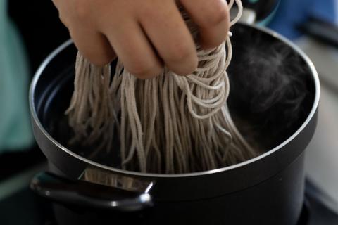 0012-01-08. マルモ食品　富士宮やきそば・生うどん・そばセット