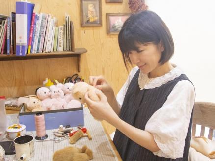 0240-59-01 ｜出産祝い｜名入れ刺繍で誕生日を刻む、高級テディベア