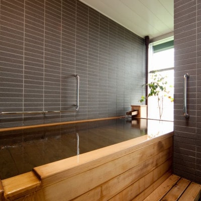 伊東遊季亭 源泉かけ流し檜風呂付プレミアムルーム ペアご宿泊券(1泊2食付)