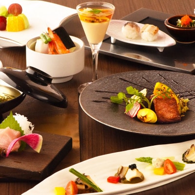 伊東遊季亭 源泉かけ流し檜風呂付プレミアムルーム ペアご宿泊券(1泊2食付)