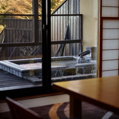 【ふるさと納税】伊東遊季亭川奈別邸 庭園露天風呂付特別室で三つの温泉を満喫 ペア宿泊券(1泊2食付)