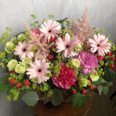 バスケットフラワーアレンジメント【配送不可地域：離島・北海道・九州】