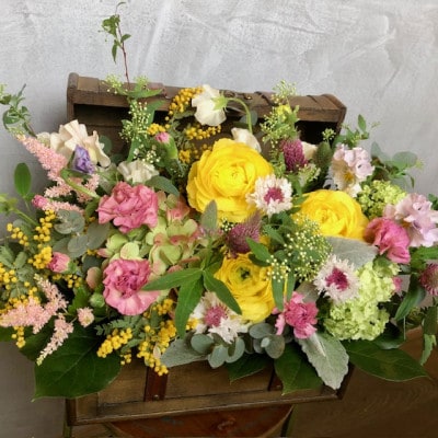 大きなトレジャーBOXのフラワーアレンジメント【配送不可地域：離島・北海道・九州】
